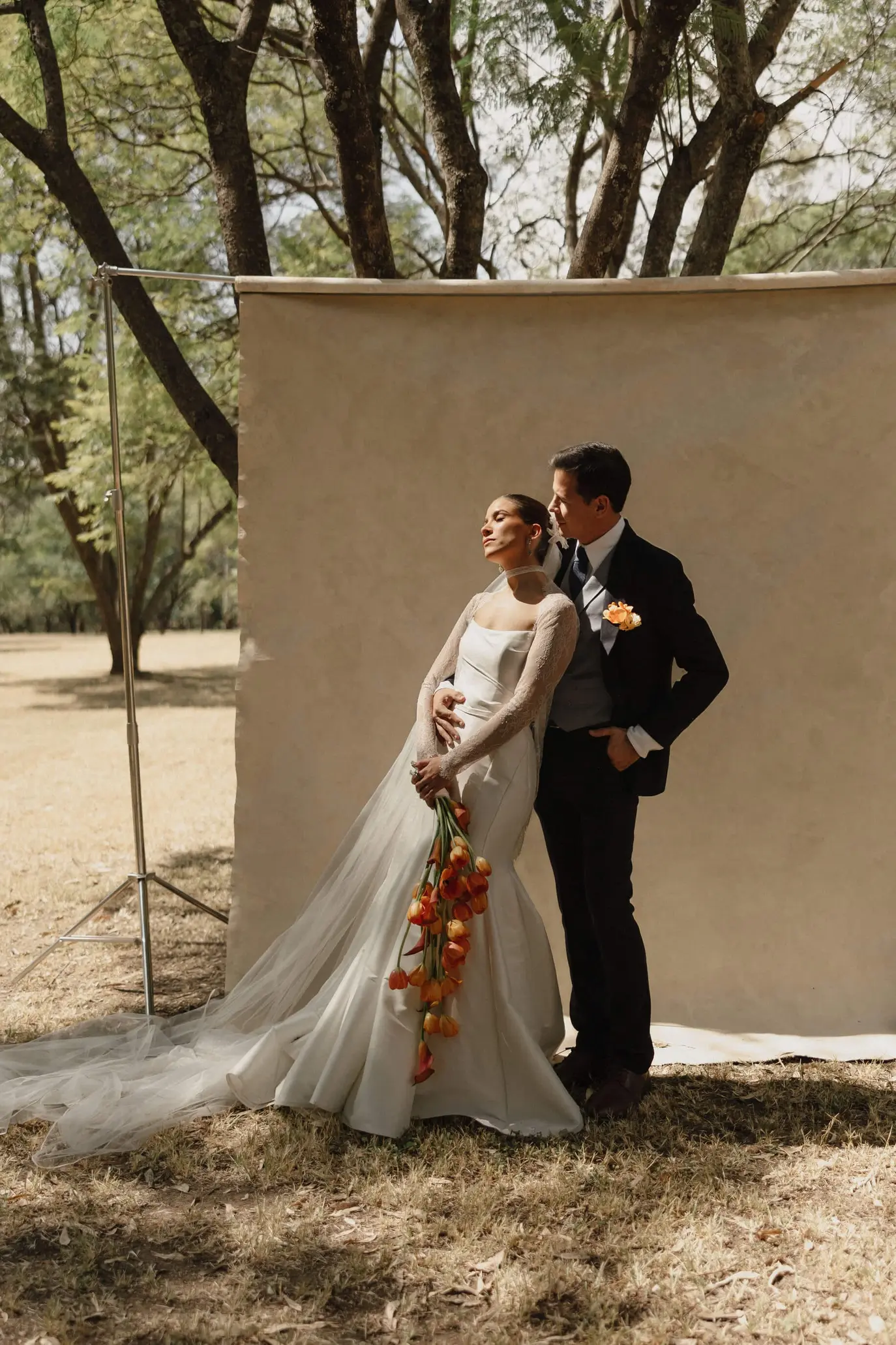 A blurry photo of a crowd of people